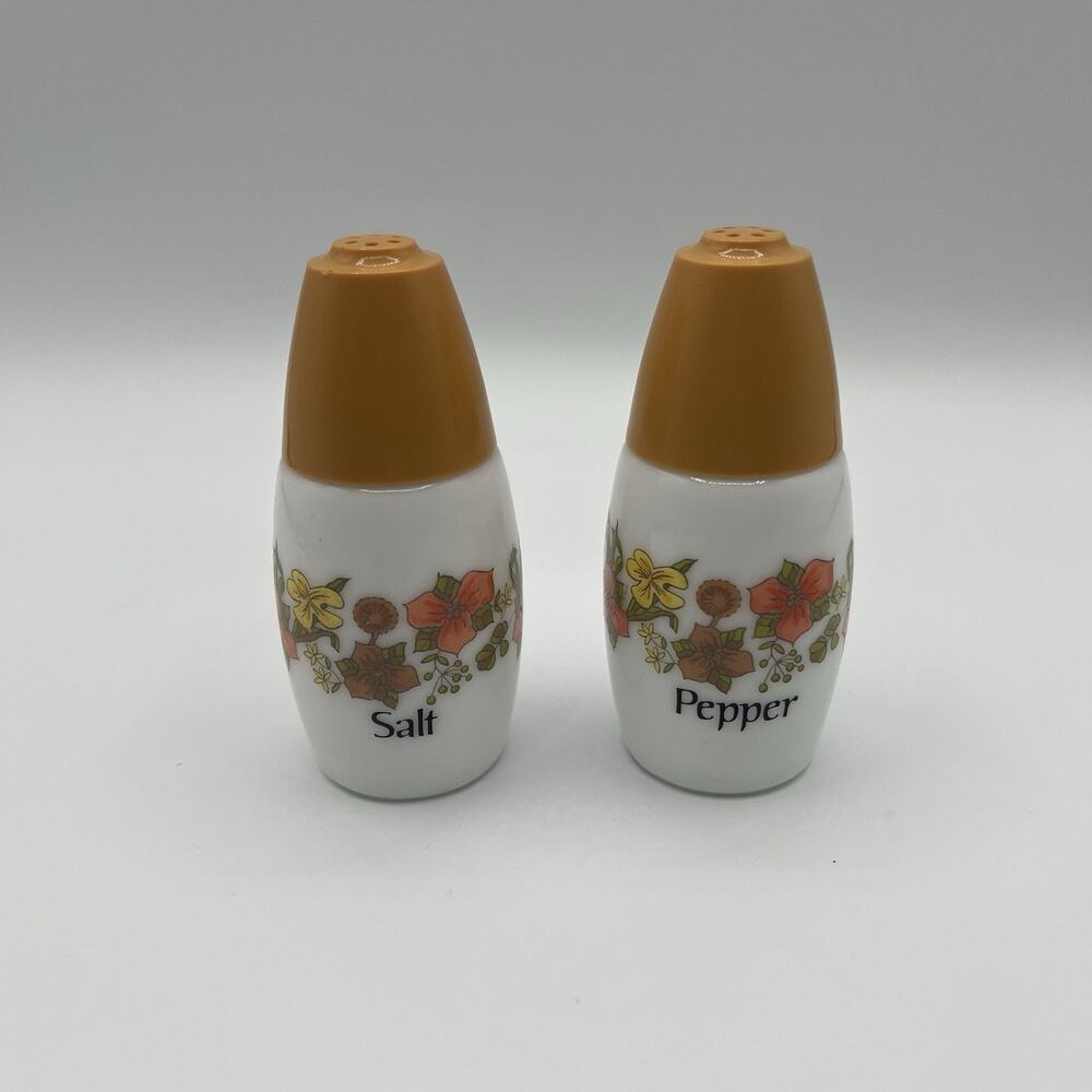 VTG Westinghouse Indian Summer Harvest Milk Glass Salt & Pepper Shakers Gemco